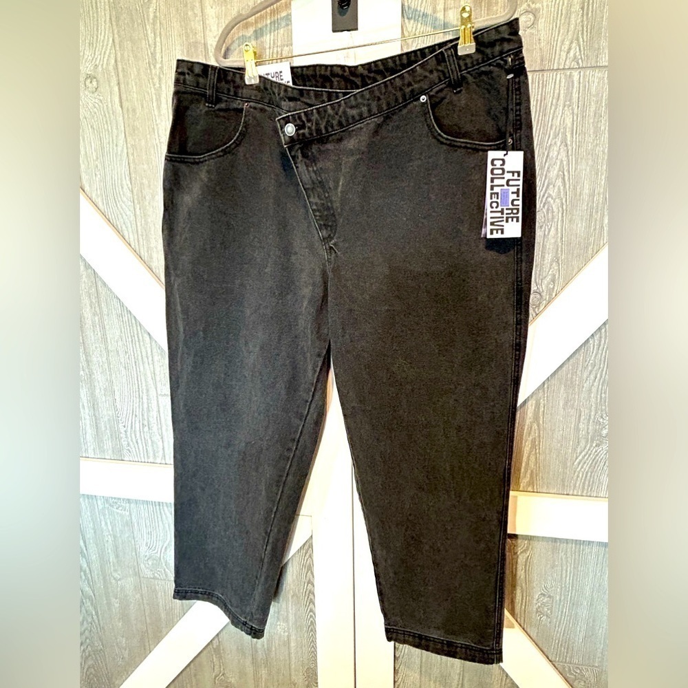 WJ2. NWT Future Collective High-Rise Overlap Waist Straight Leg Jeans 16W/18W